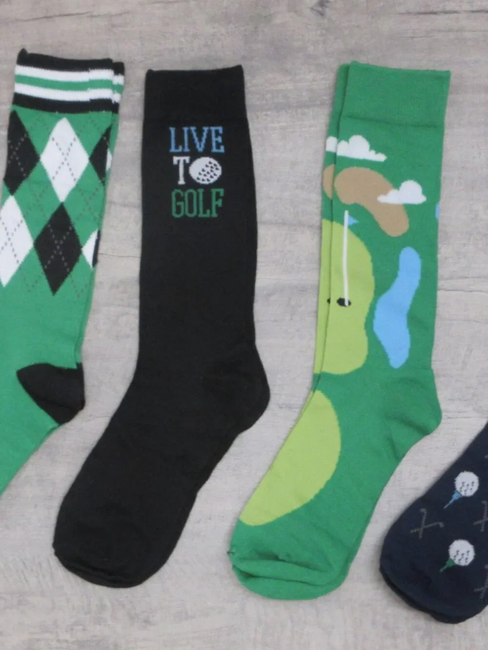4 PAIR MEN'S CREW GOLD SOCKS IN NOVELTY BUCKET SOCK SIZE 10-13 SHOE SIZE 7-12